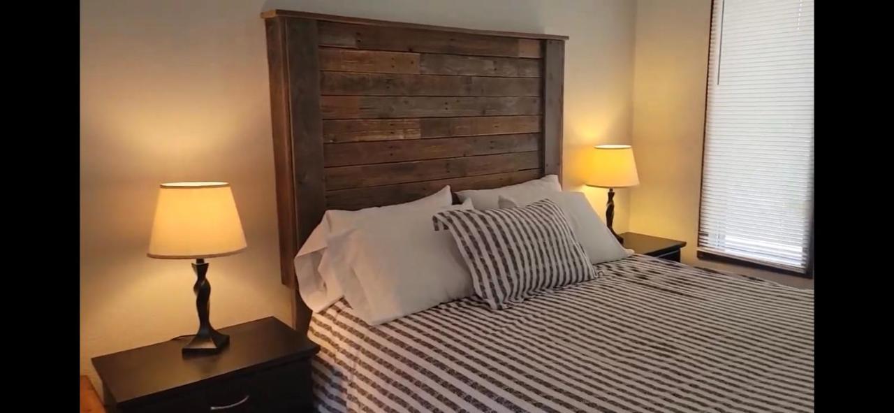 Rock Creek Mercantile & Motel Clinton Bagian luar foto