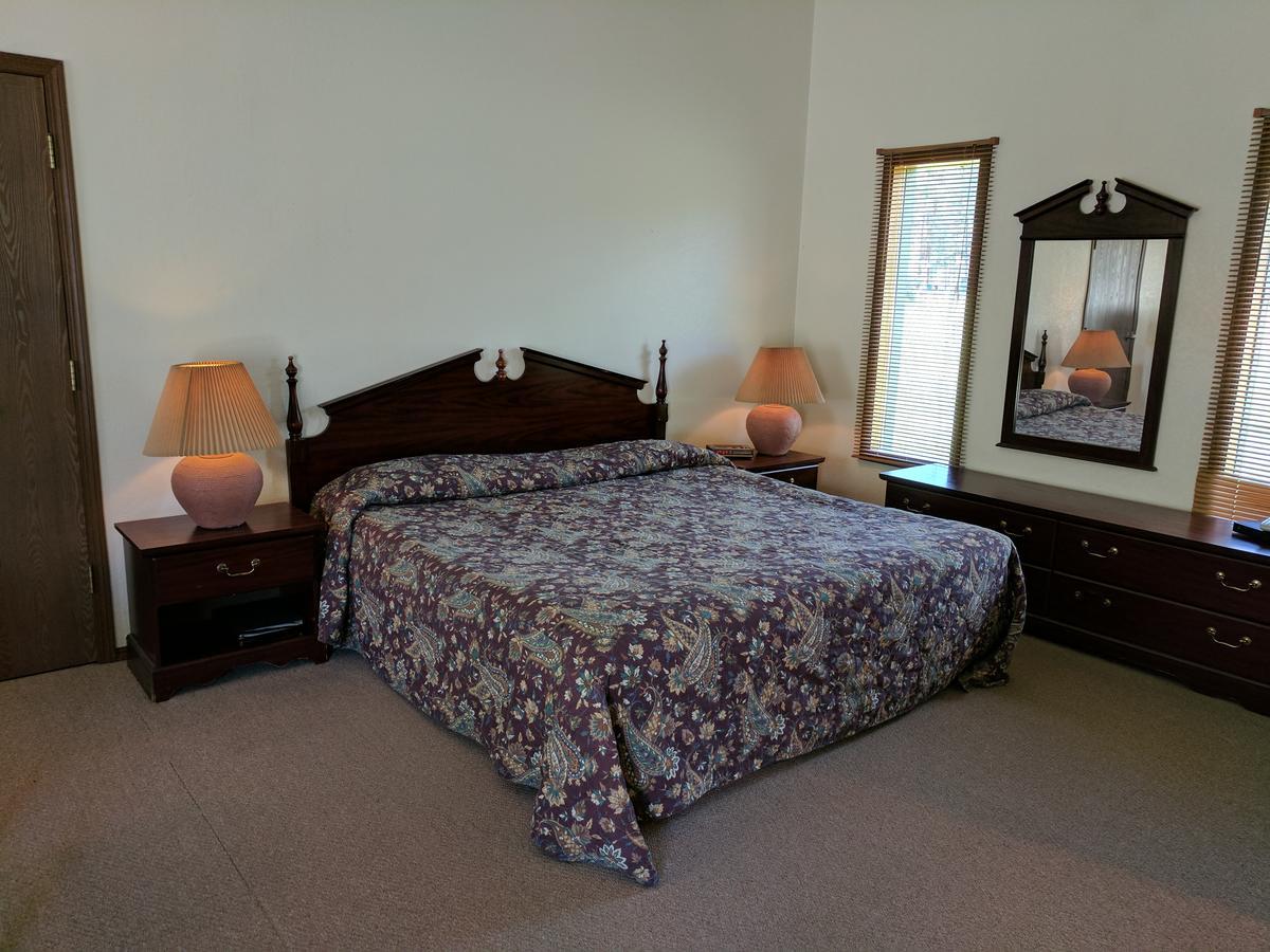 Rock Creek Mercantile & Motel Clinton Bagian luar foto