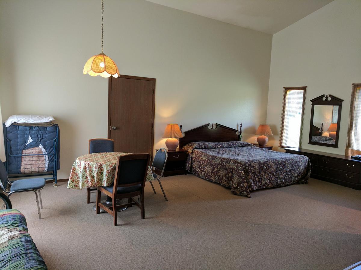 Rock Creek Mercantile & Motel Clinton Bagian luar foto